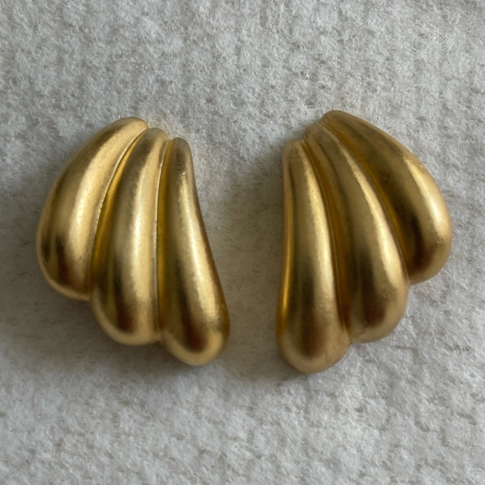 Vintage TAT Gold Earrings